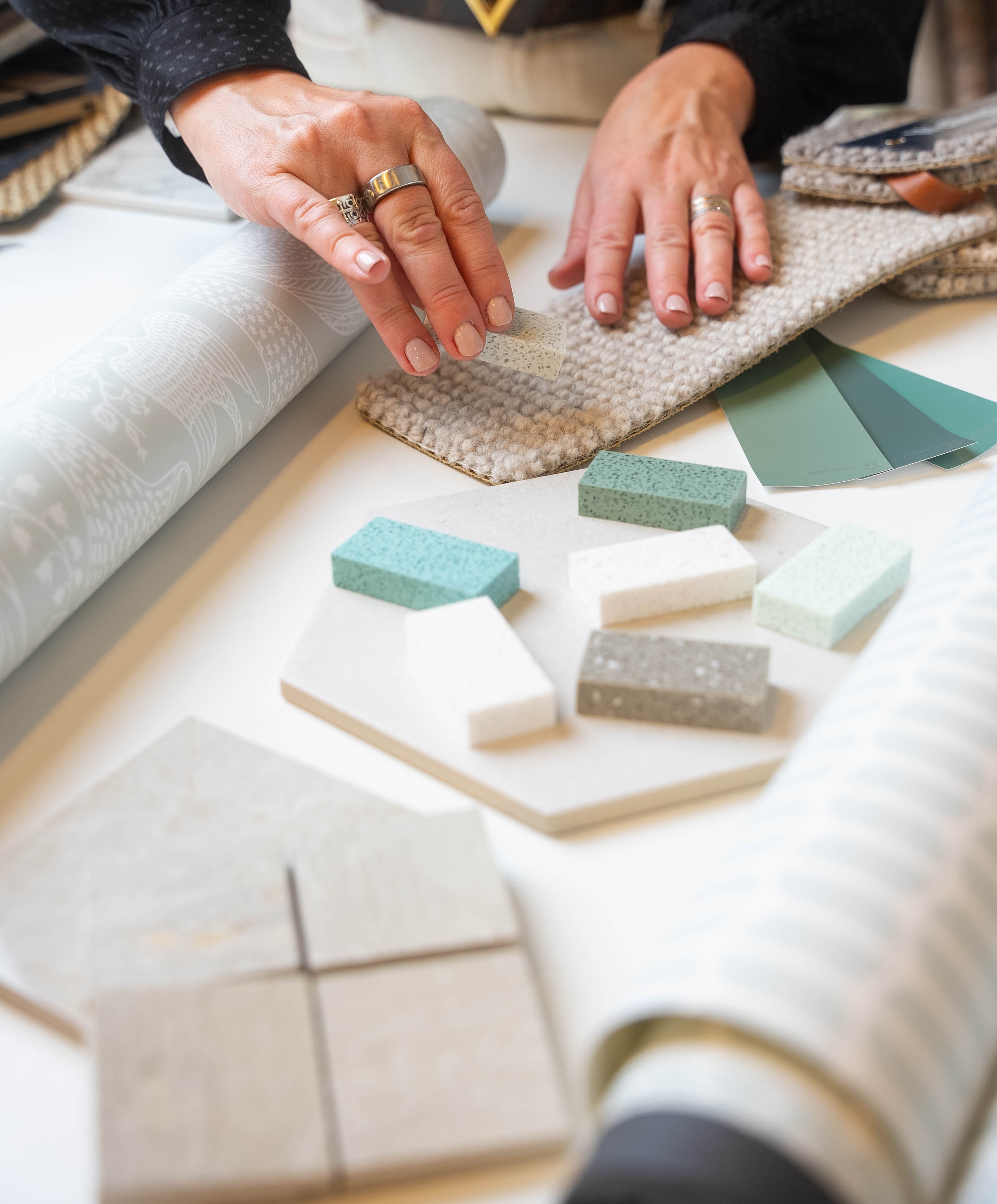 valitsee materiaaleja